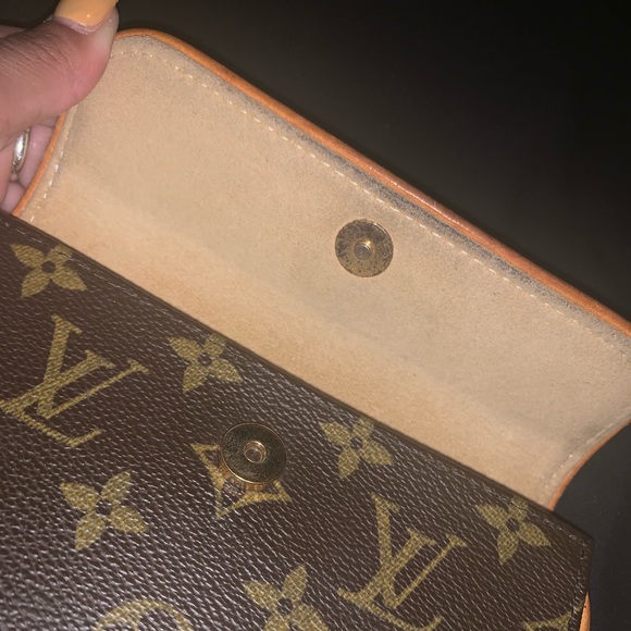 Louis Vuitton Florentine - Picture 5 of 8